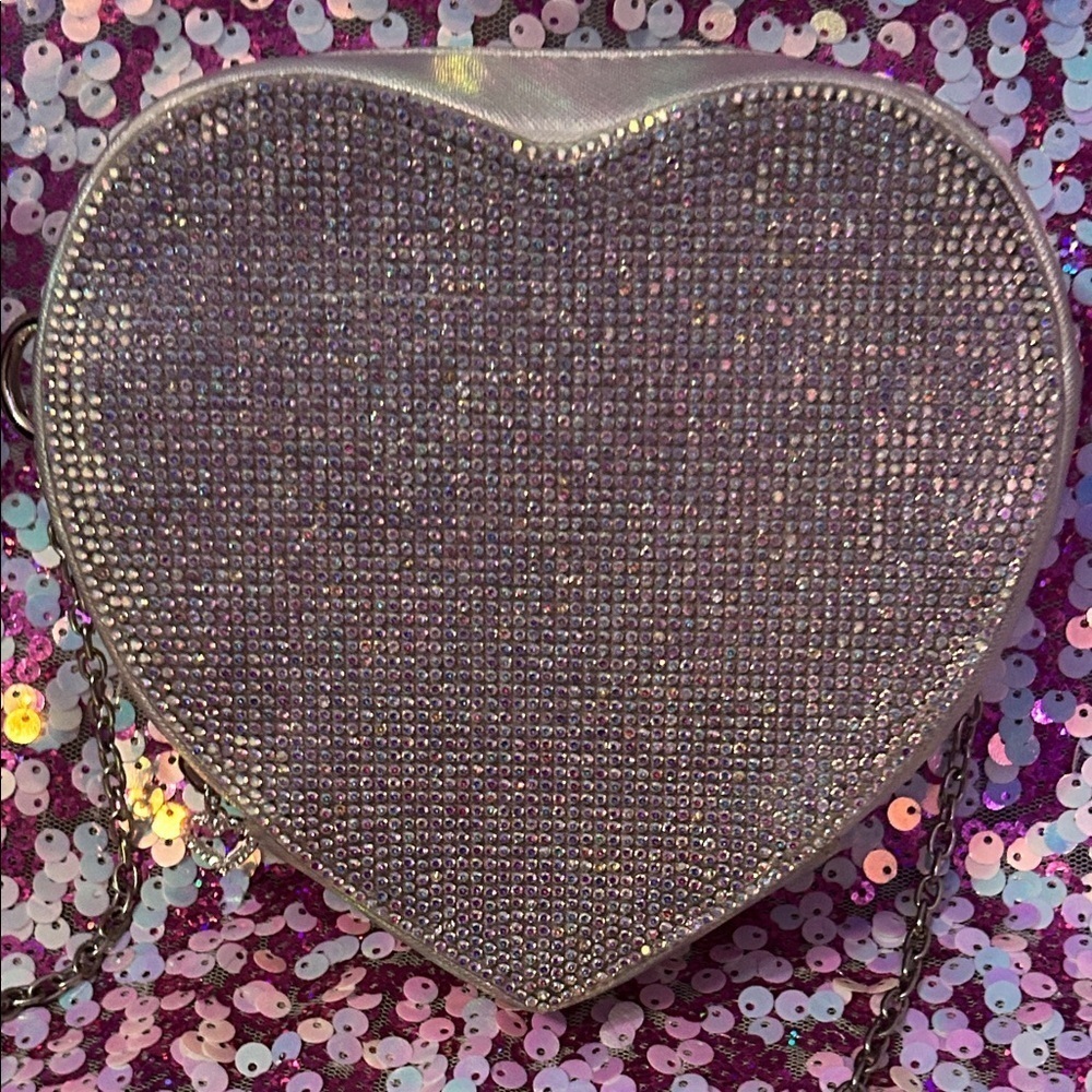 Heart-Shaped Silver Bag - Picture 6 of 9